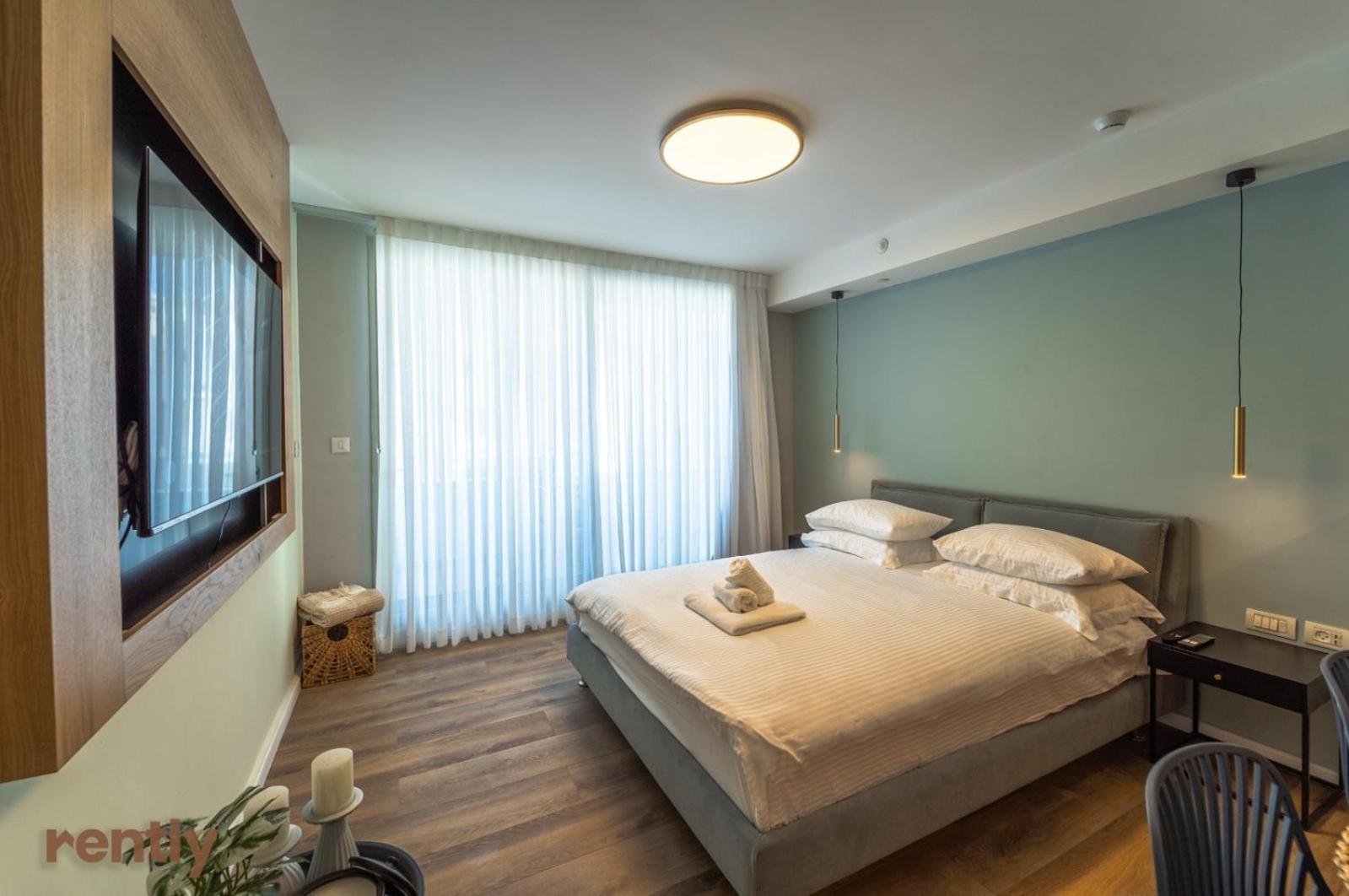 And At Sea Side By Rently Apartment