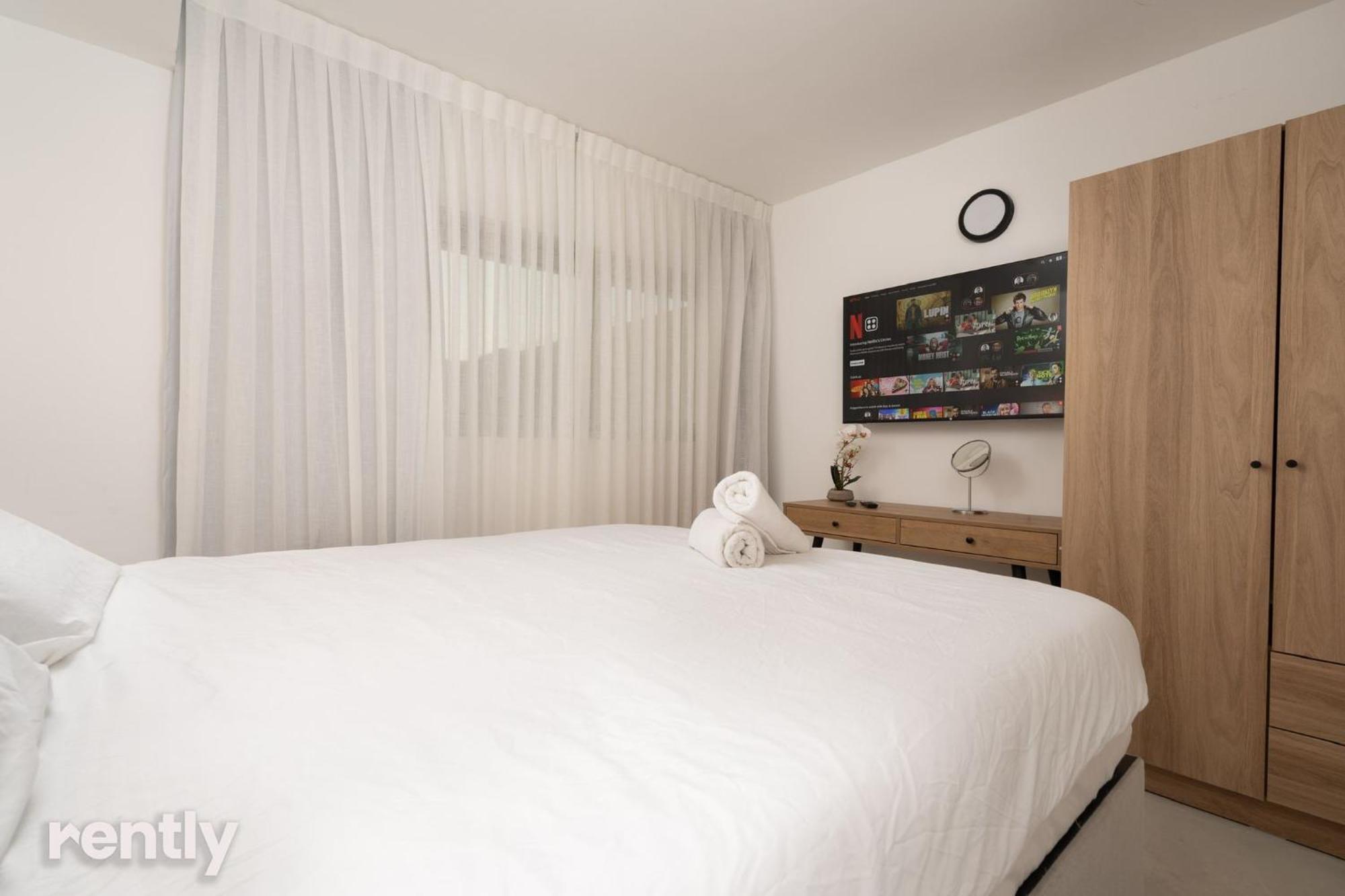 And At Sea Side By Rently Apartment